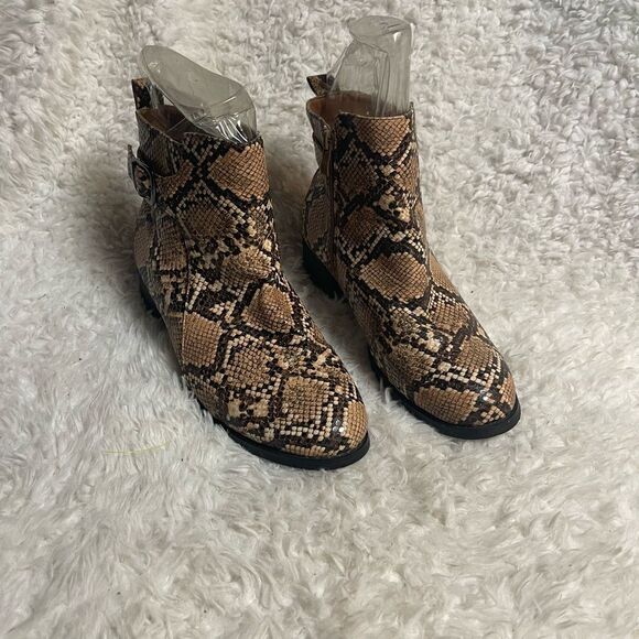 Masseys synthetic snake skin print ankle boots side zipper &buckle accent SZ9.5 - Picture 1 of 12